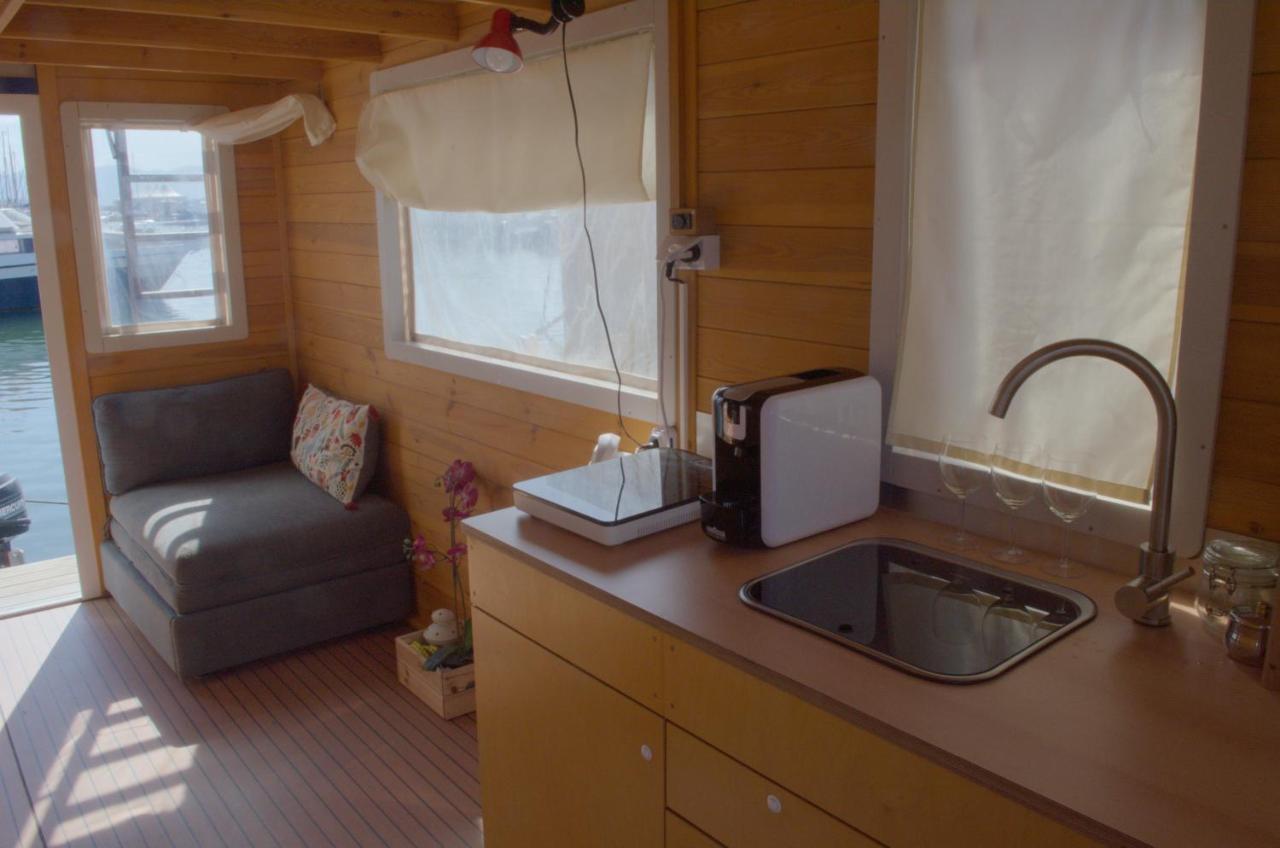 Houseboat Cagliari Hotel Екстериор снимка
