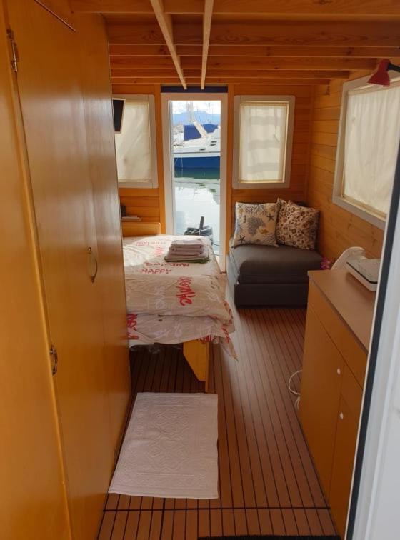 Houseboat Cagliari Hotel Екстериор снимка
